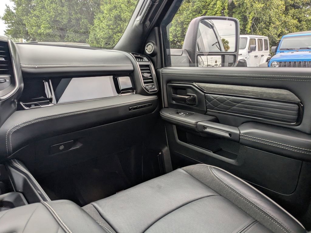 Used 2025 RAM 2500 Limited AWD/4WD image 18