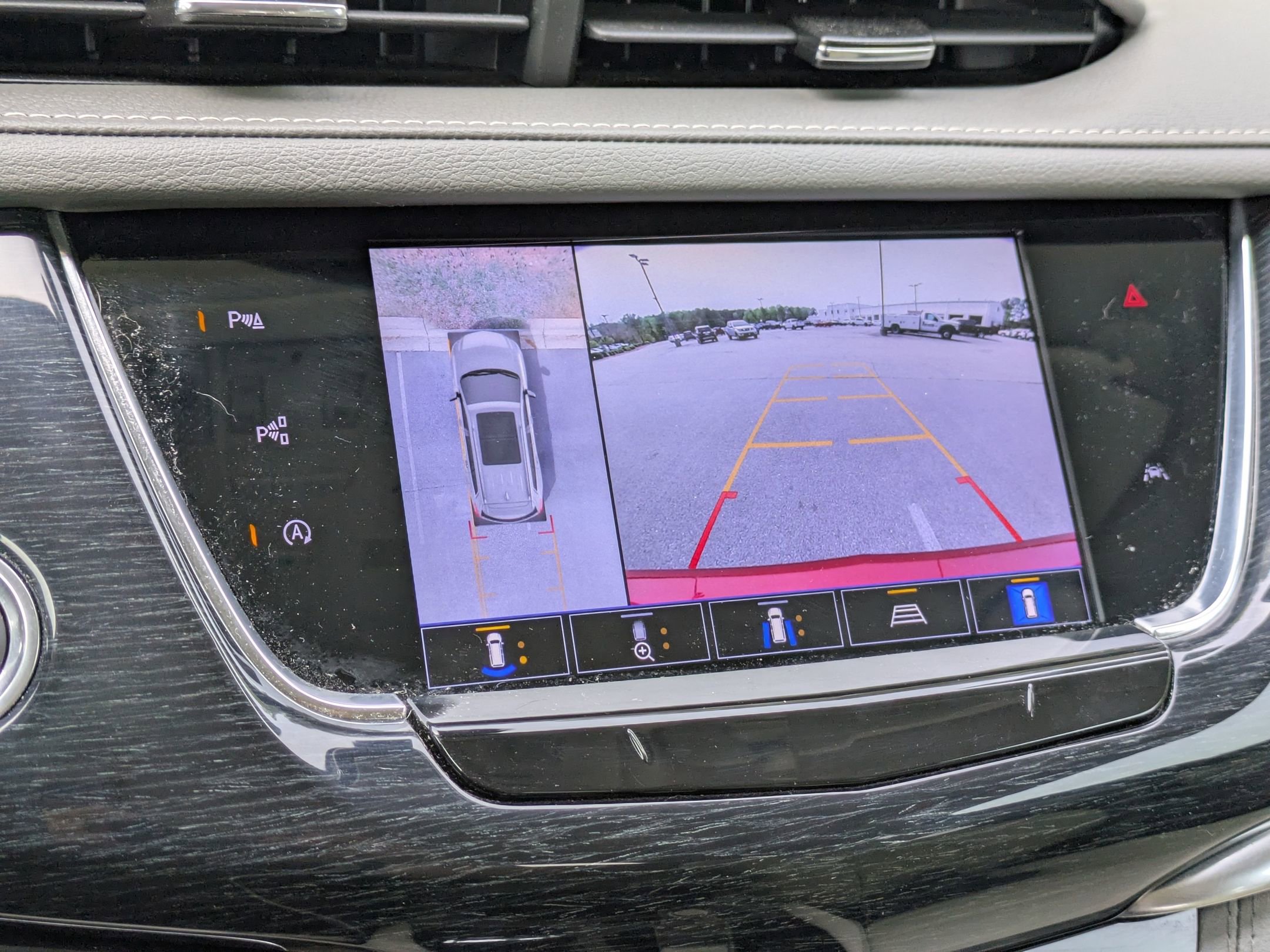 Used 2023 Cadillac XT6 Premium Luxury w/ Technology Package image 22