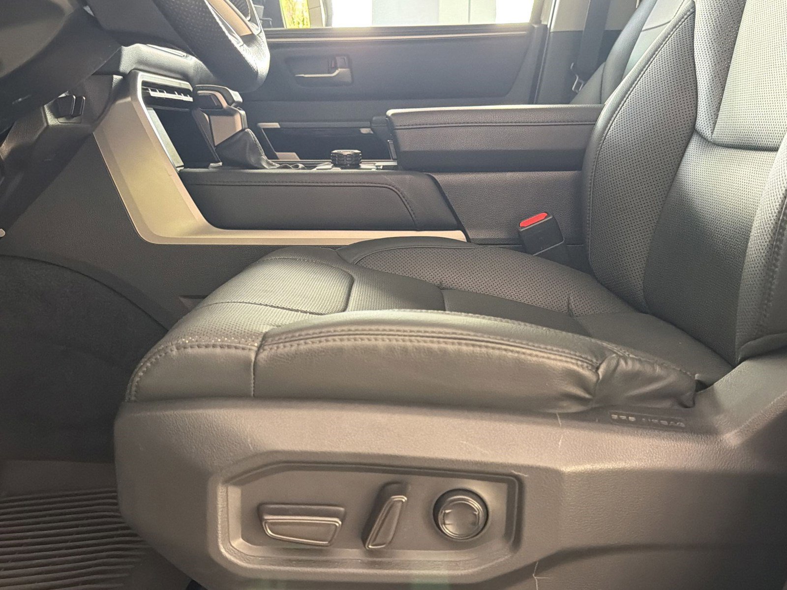 Used 2024 Toyota Tundra Limited AWD/4WD image 14