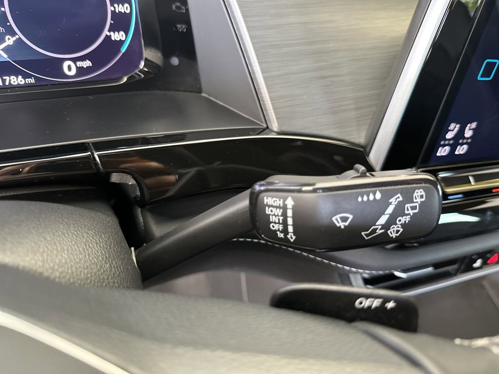 Used 2025 Volkswagen Atlas Cross Sport SE FWD image 22