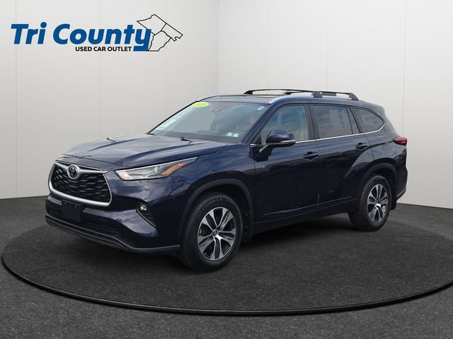 Used 2023 Toyota Highlander XLE FWD image 3