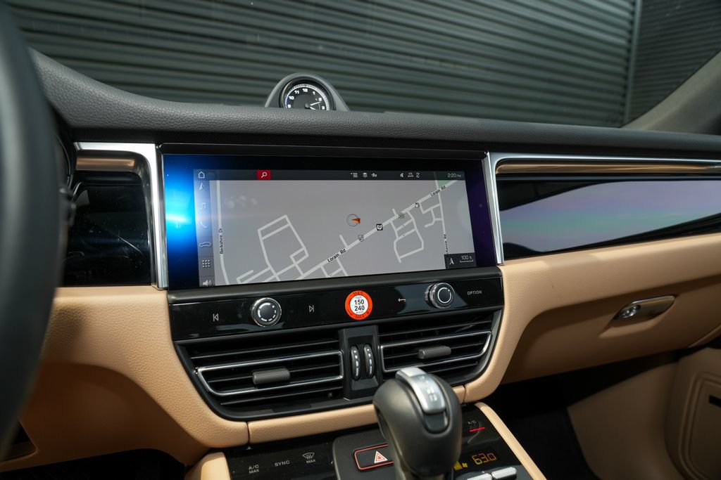 Certified 2026 Porsche Macan AWD/4WD image 26