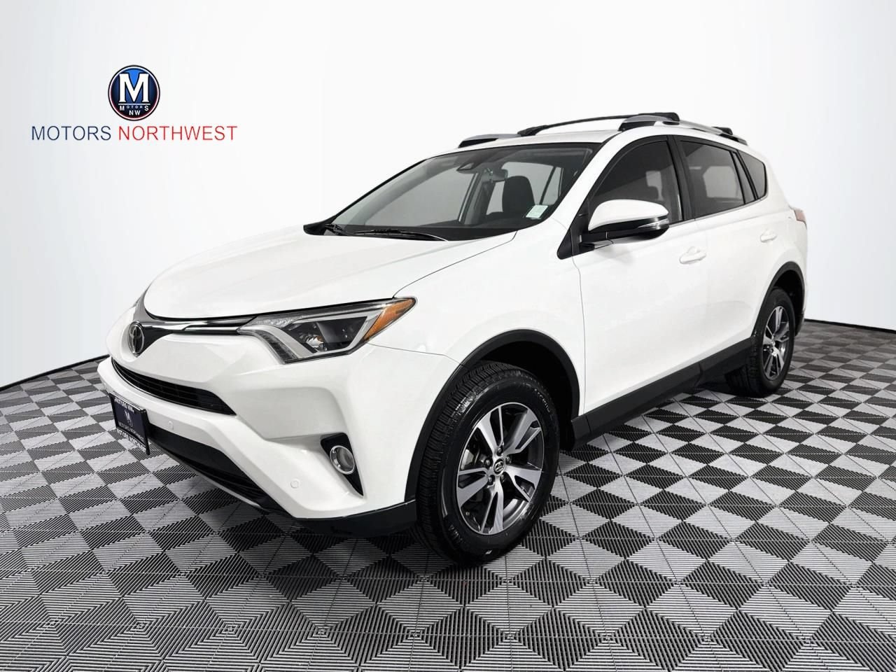 Used 2017 Toyota RAV4 XLE AWD/4WD image 1