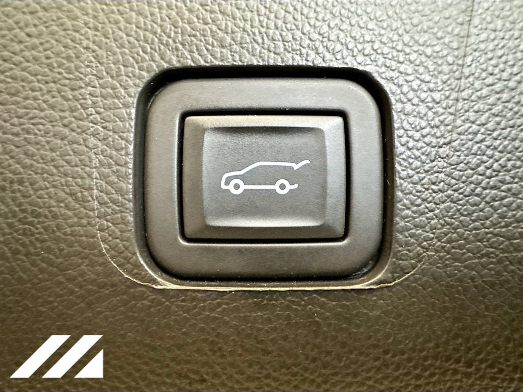 Used 2023 Chevrolet Traverse LT AWD/4WD image 27