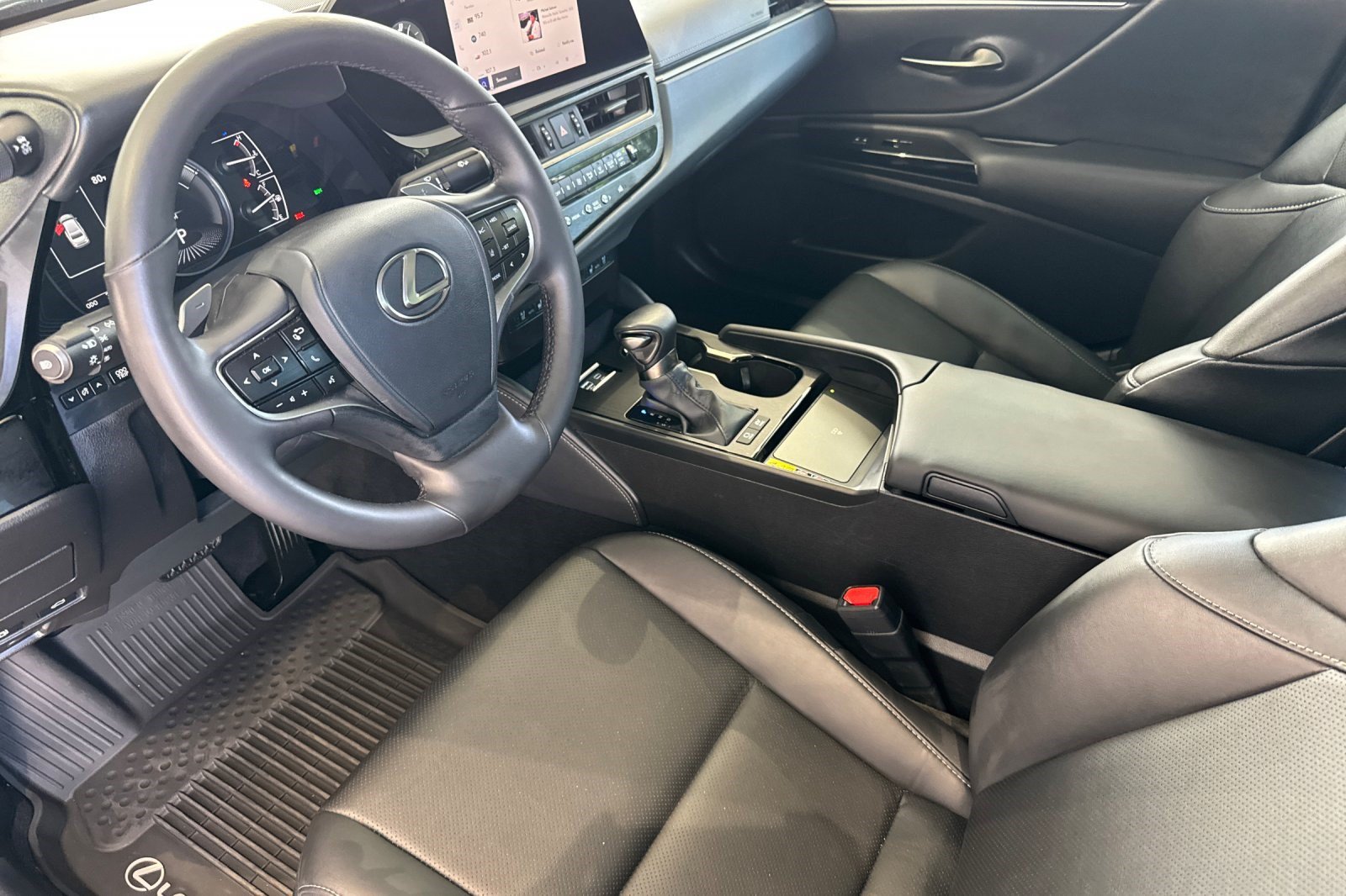 Certified 2024 Lexus ES 300h w/ Premium Package FWD image 11