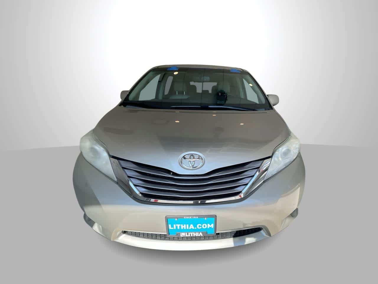 Used 2015 Toyota Sienna XLE w/ XLE Navigation Package AWD/4WD image 3