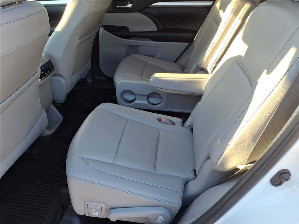Used 2019 Toyota Highlander XLE AWD/4WD image 7