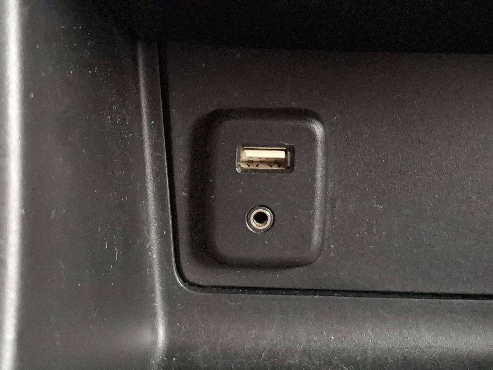 Used 2018 GMC Canyon SLE w/ SLE Convenience Package image 24