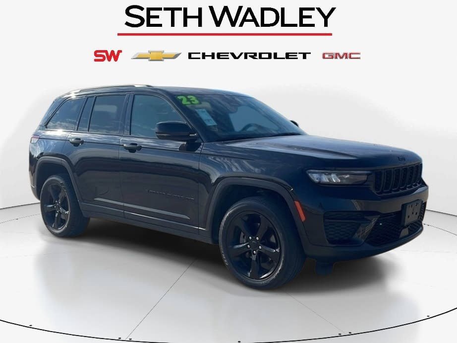 Used 2023 Jeep Grand Cherokee Altitude image 1