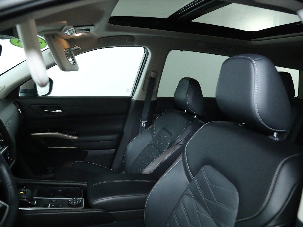 Certified 2024 Nissan Pathfinder Platinum image 24
