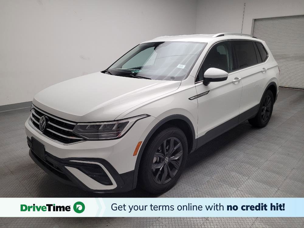 Used 2024 Volkswagen Tiguan SE image 1