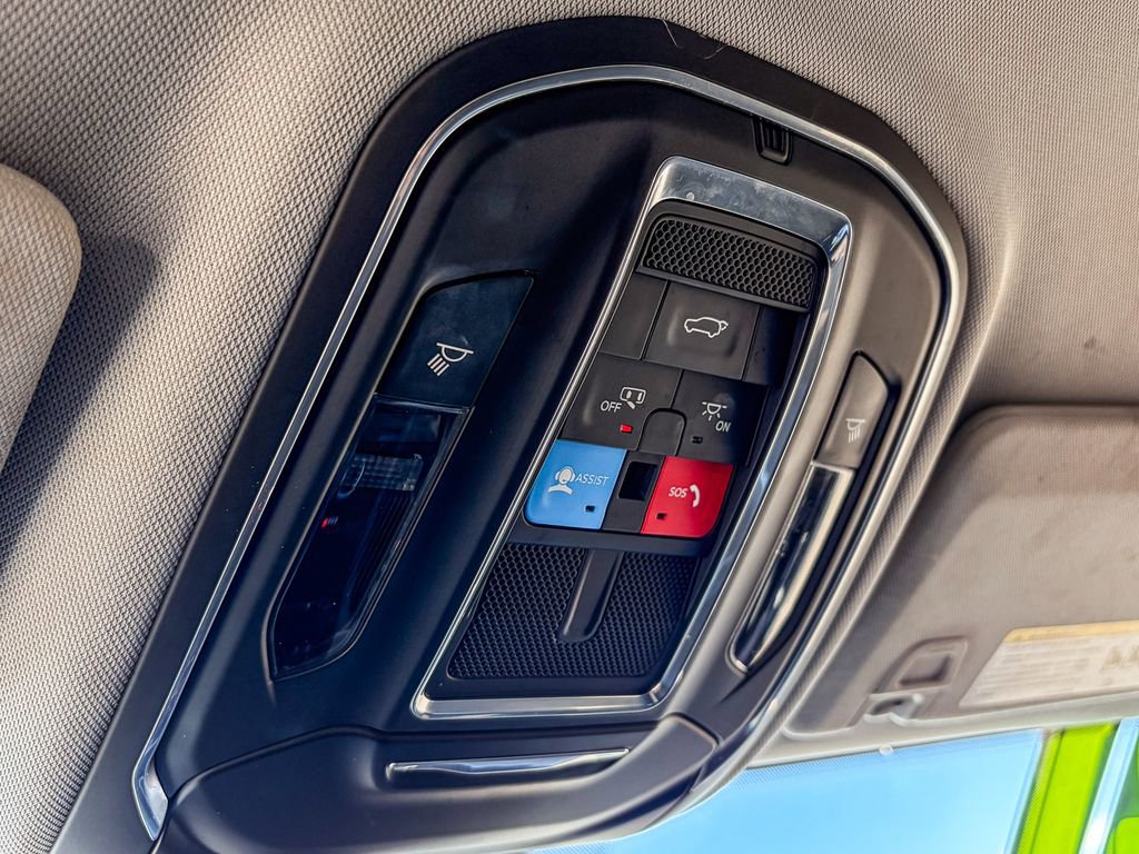 Used 2021 Jeep Grand Cherokee L Laredo w/ Luxury Tech Group I RWD image 31