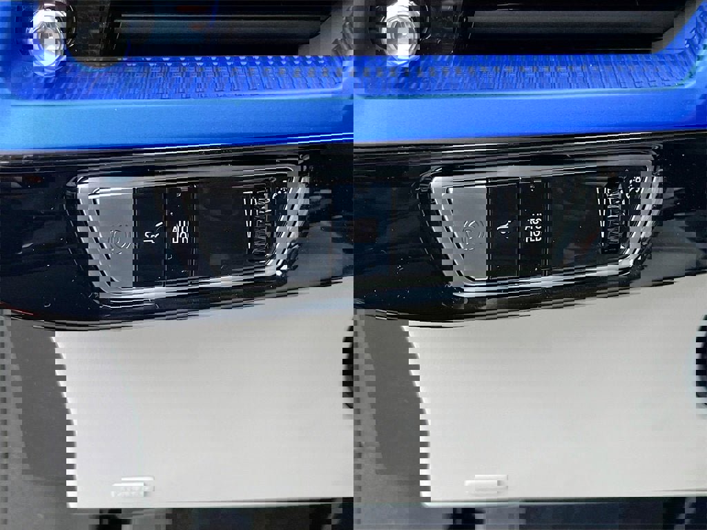 New 2026 Cadillac Optiq Luxury 1 image 9