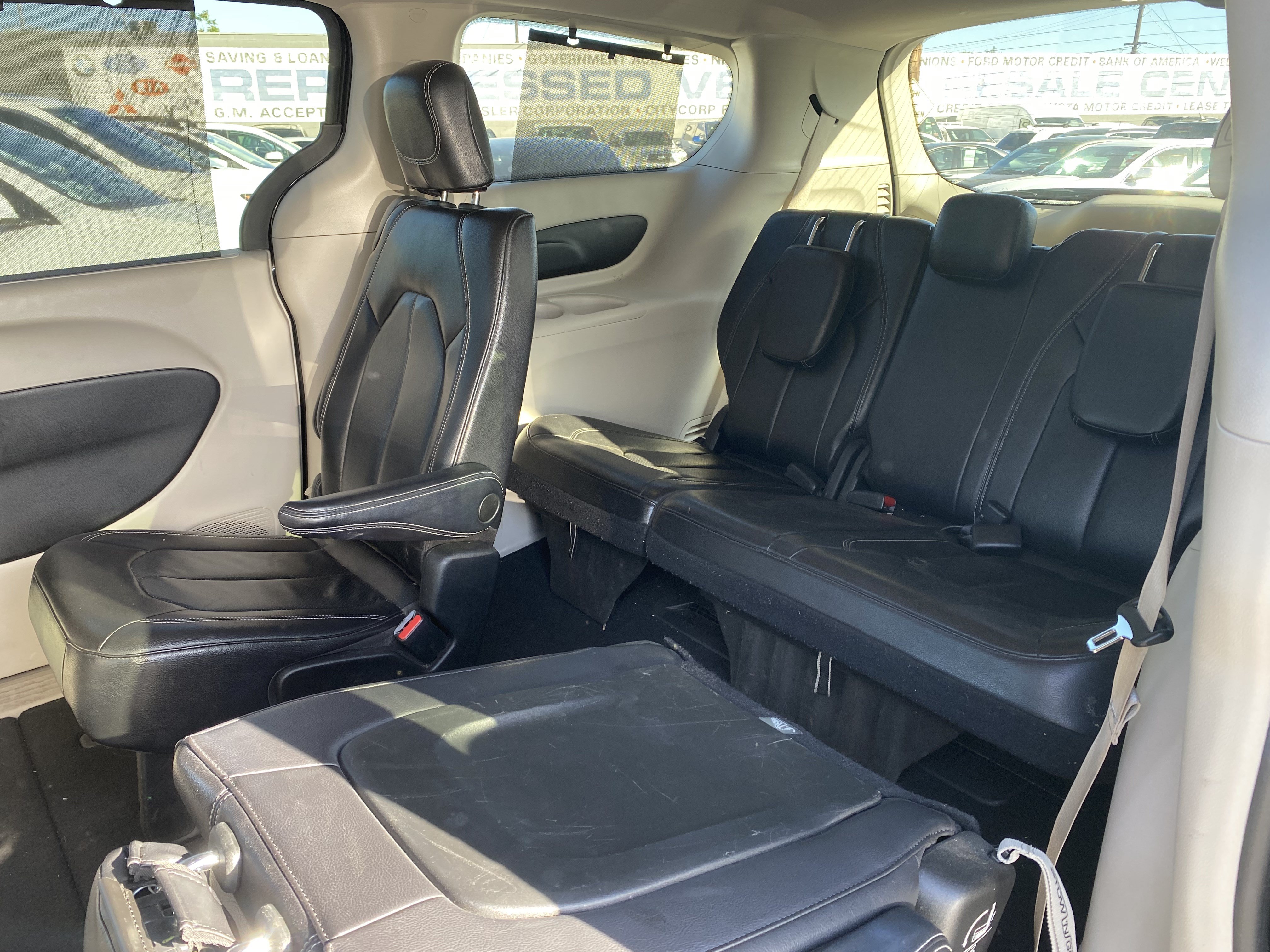 Used 2022 Chrysler Pacifica Touring-L FWD image 17