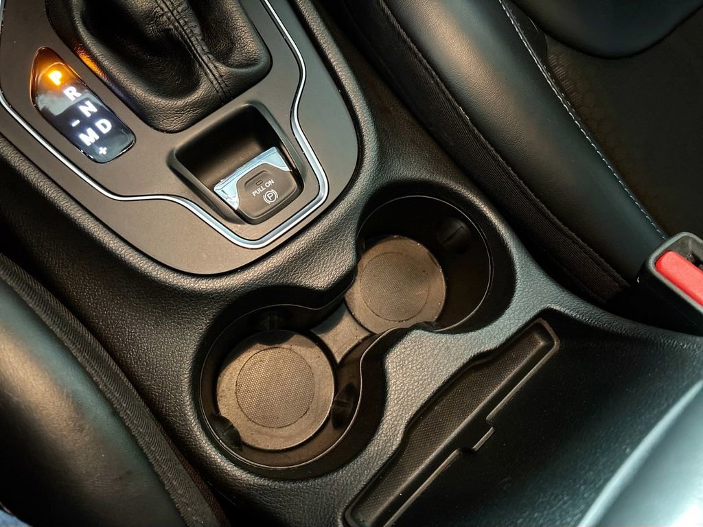 Used 2019 Jeep Cherokee Latitude Plus w/ Cold Weather Group image 15