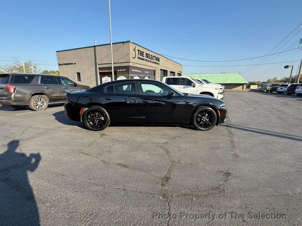 Used 2017 Dodge Charger SE w/ Blacktop Package image 17