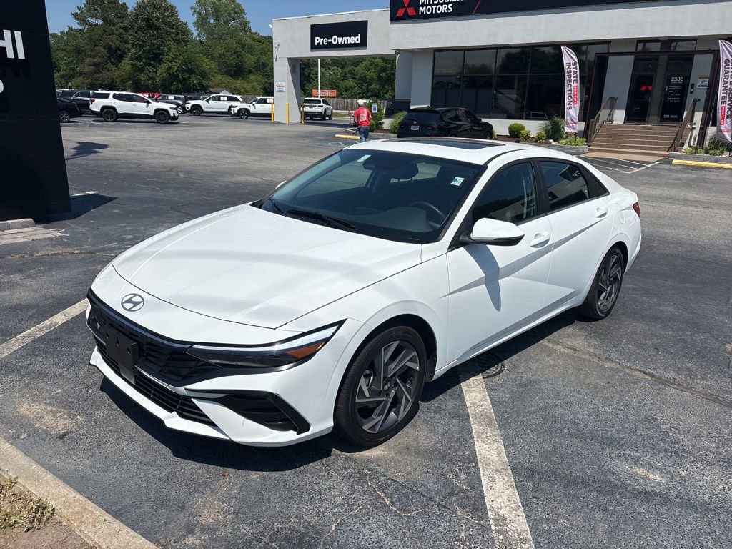 Used 2025 Hyundai Elantra Limited FWD image 7