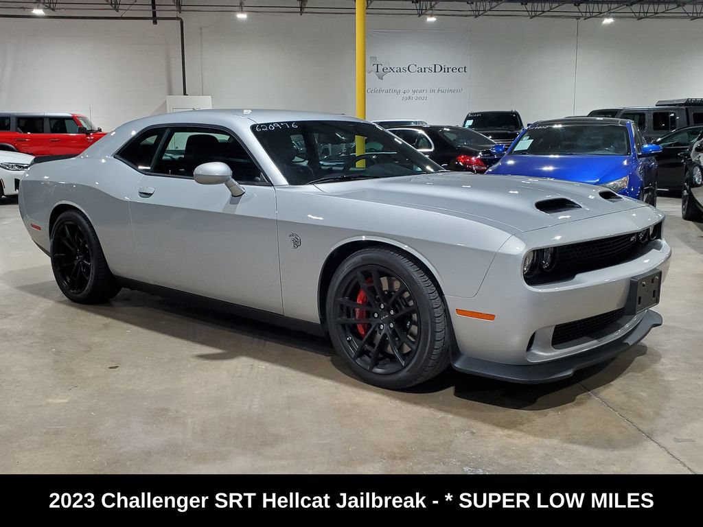 Used 2023 Dodge Challenger SRT Hellcat w/ Driver Convenience Group RWD image 3