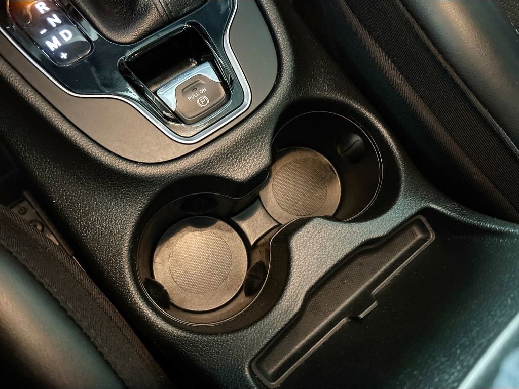 Used 2023 Jeep Cherokee Altitude Lux image 15