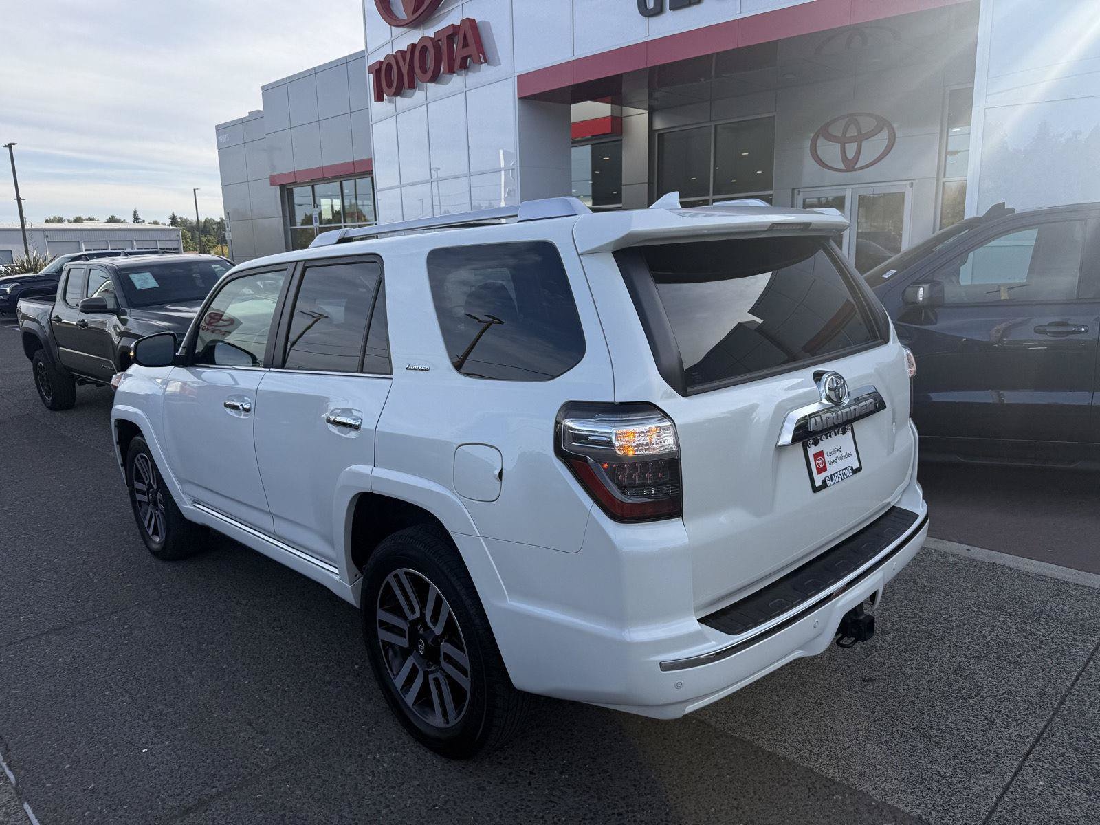 Used 2023 Toyota 4Runner Limited AWD/4WD image 3