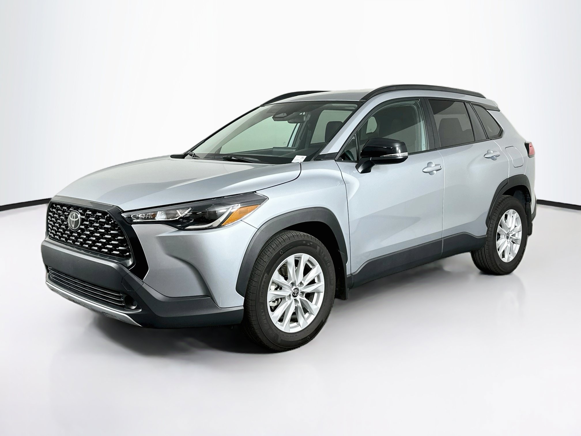 Used 2025 Toyota Corolla Cross LE w/ Moonroof Package FWD image 3