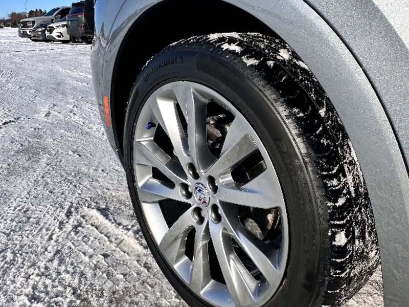 Used 2023 Buick Envision Avenir image 9