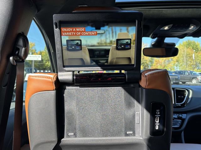 New 2026 Chrysler Pacifica Pinnacle image 13