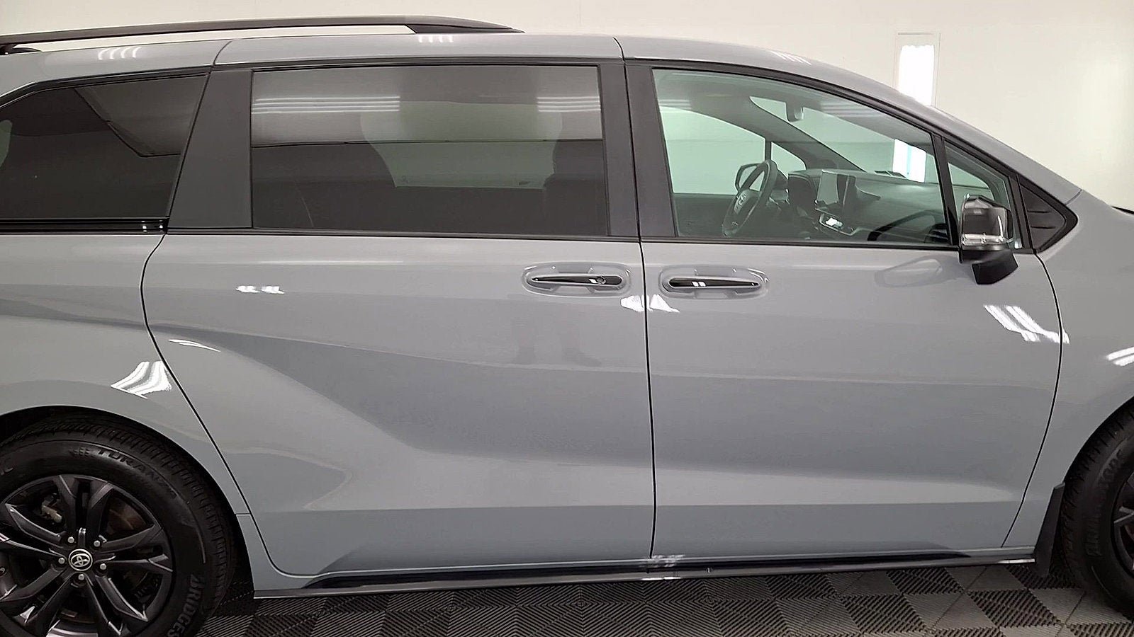 Used 2025 Toyota Sienna XSE w/ XSE Premium Package AWD/4WD image 5