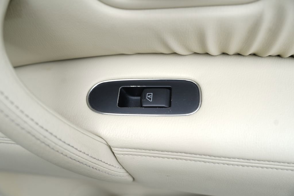 Used 2012 INFINITI QX56 4WD w/ Deluxe Touring Pkg image 39