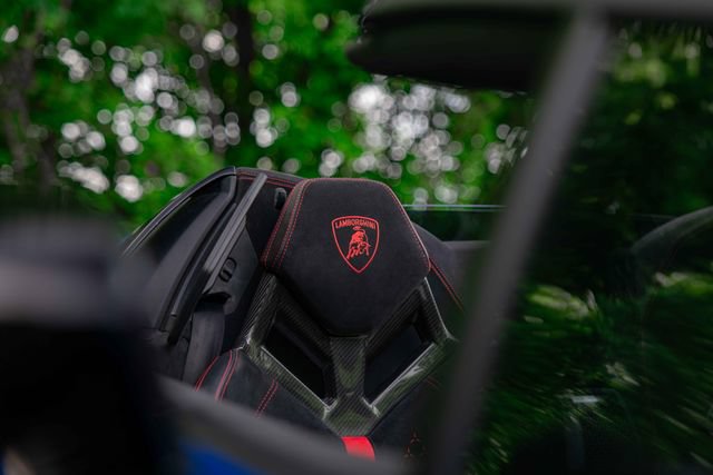 Used 2019 Lamborghini Huracan Performante AWD/4WD image 44