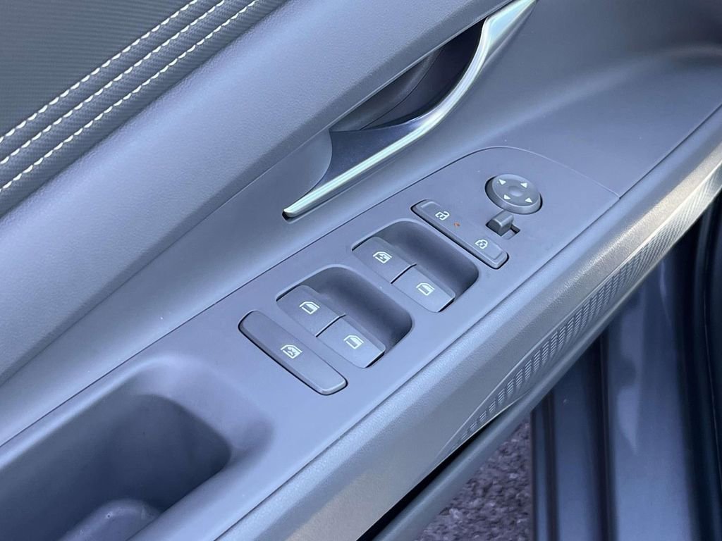 Certified 2024 Hyundai Elantra SEL w/ Convenience Package image 18