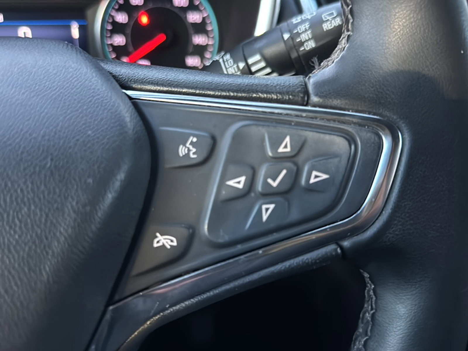 Used 2023 Chevrolet Equinox LT image 33