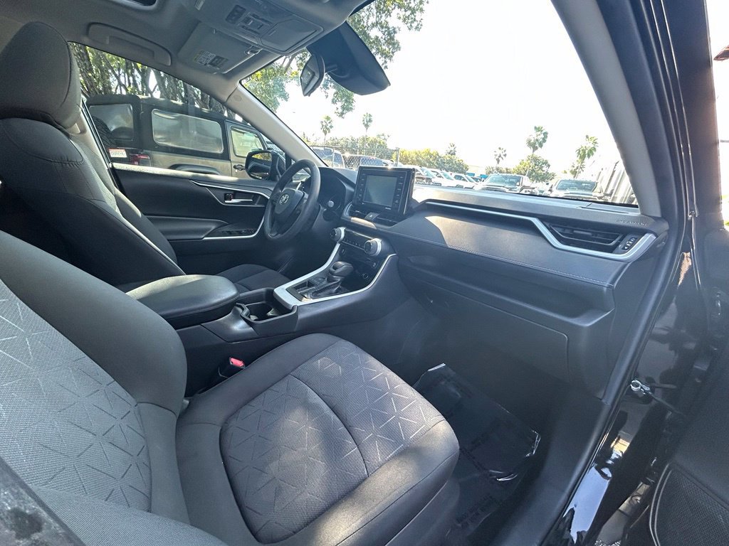 Used 2021 Toyota RAV4 XLE w/ Convenience Package FWD image 30