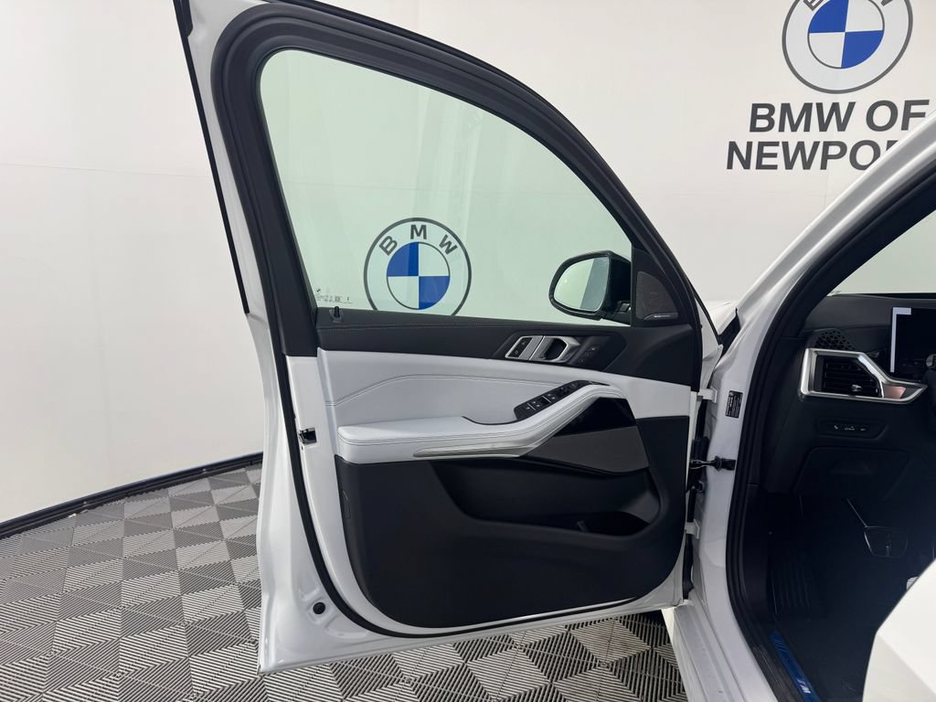 New 2026 BMW X5 xDrive40i w/ M Sport Package AWD/4WD image 16
