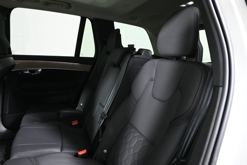 Used 2025 Volvo XC90 B5 Plus w/ Protection Package Premier image 4