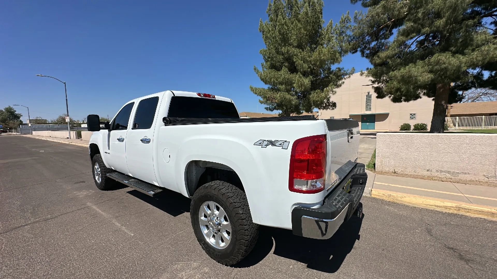 Used 2011 GMC Sierra 3500 SLE AWD/4WD image 2