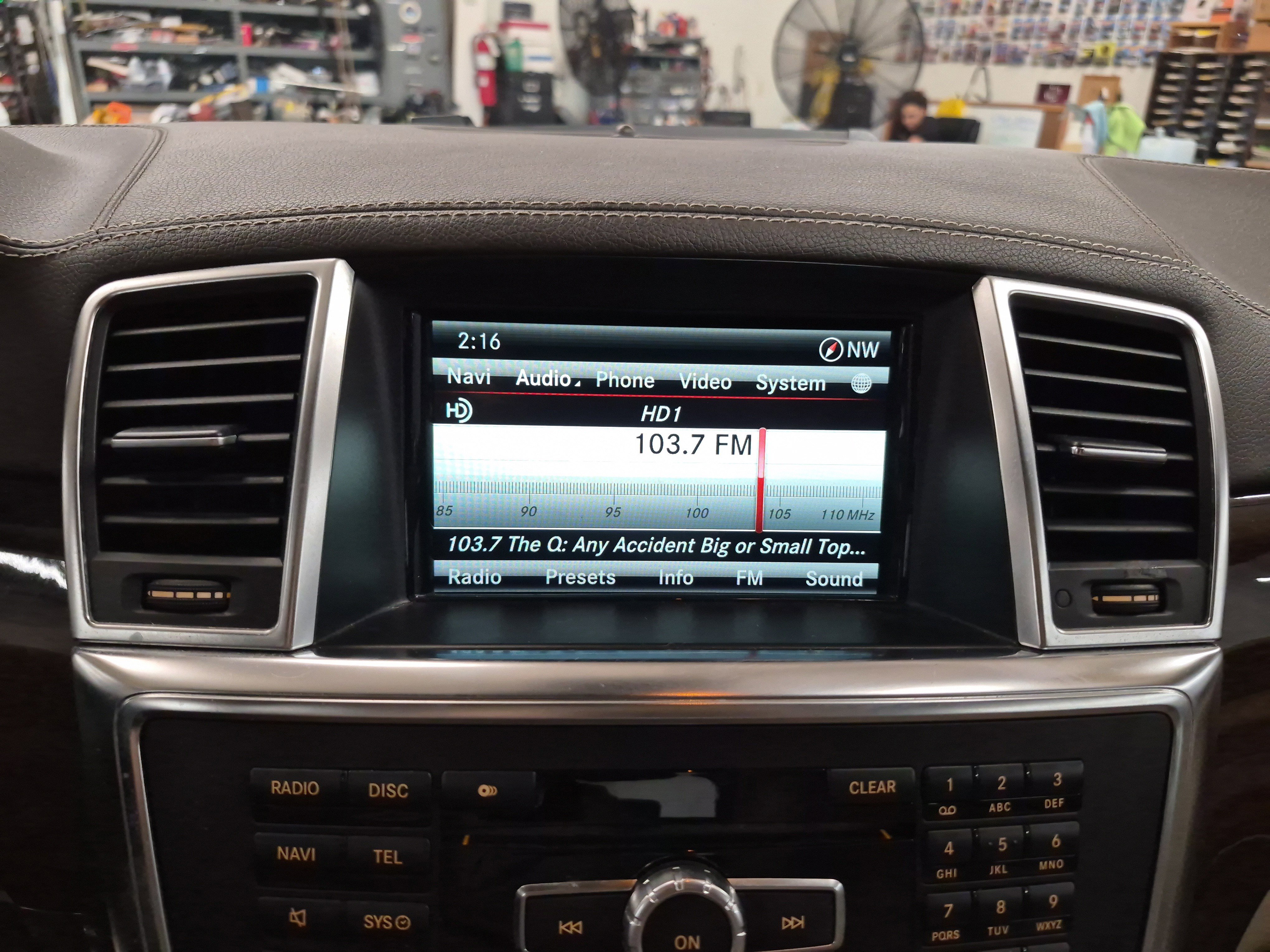 Used 2014 Mercedes-Benz GL 450 4MATIC image 37