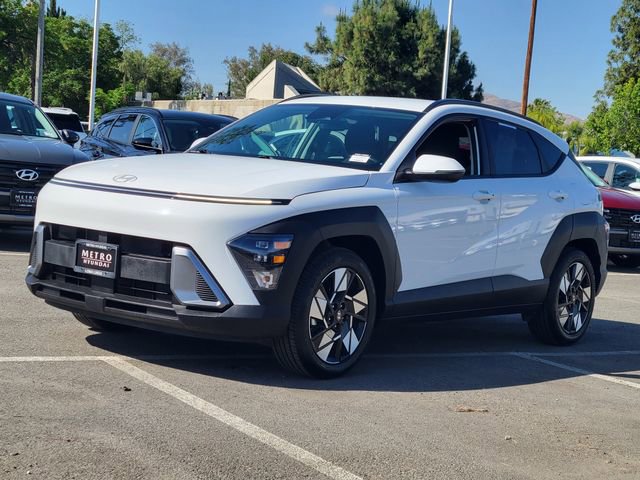 Used 2025 Hyundai Kona SEL FWD image 2
