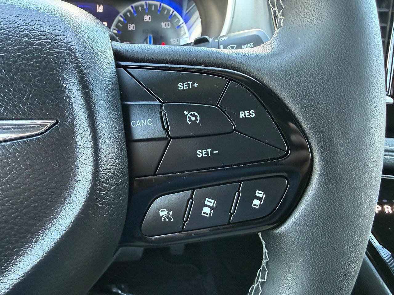 Used 2024 Chrysler Pacifica Touring FWD image 33