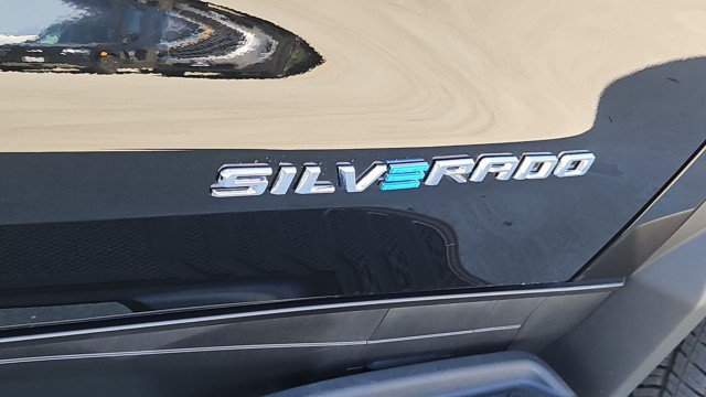 Used 2025 Chevrolet Silverado EV LT w/ LT Premium Package AWD/4WD image 32