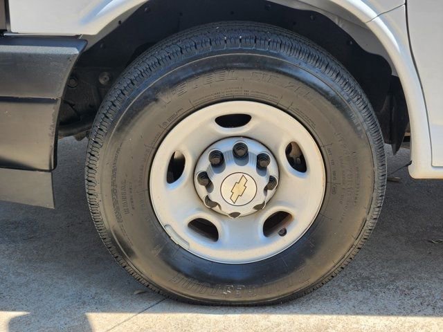 Used 2025 Chevrolet Express 3500 LS image 16