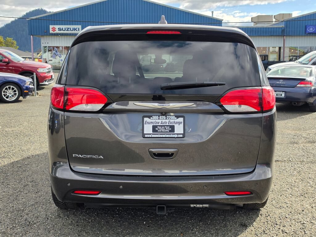 Used 2017 Chrysler Pacifica LX w/ Tire & Wheel Group FWD image 6