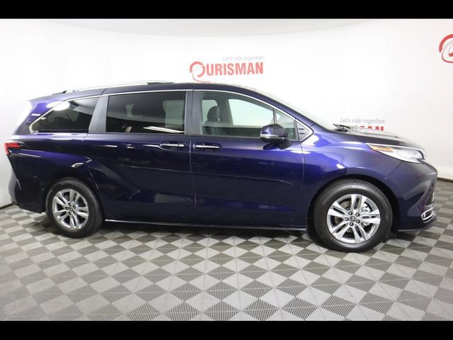 Used 2025 Toyota Sienna Limited AWD/4WD image 28