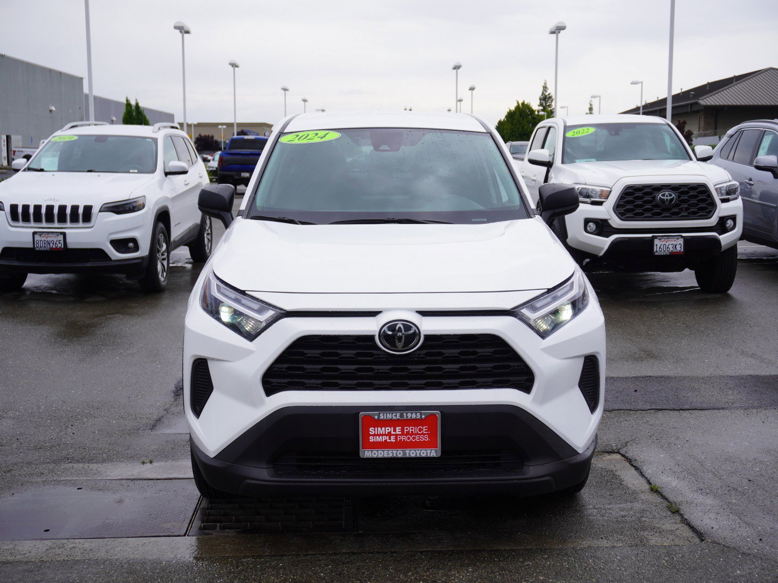 Used 2024 Toyota RAV4 LE AWD/4WD image 6