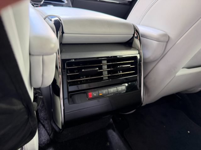 Used 2025 Land Rover Range Rover Sport SE AWD/4WD image 15