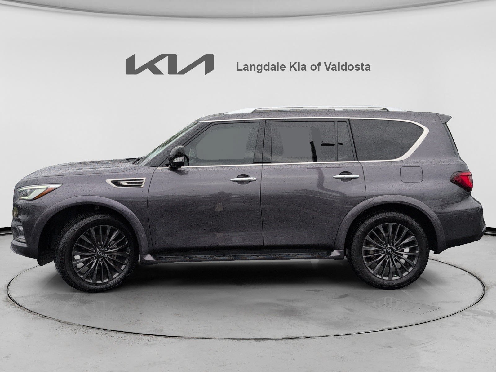 Used 2024 INFINITI QX80 Sensory AWD/4WD image 10