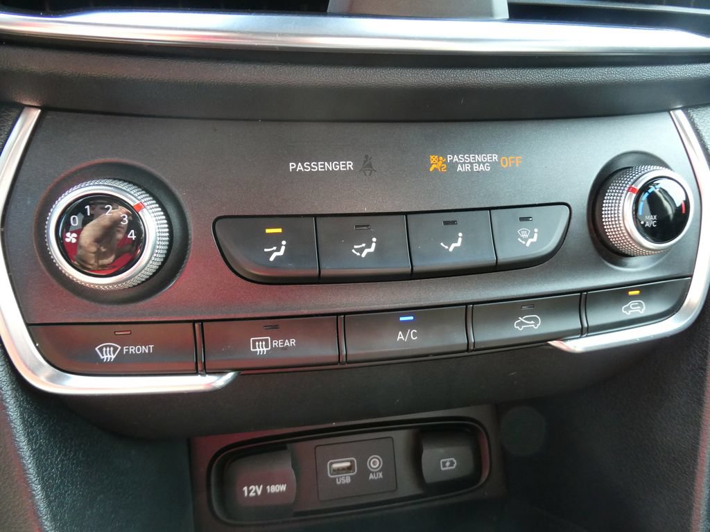 Used 2019 Hyundai Santa Fe SE AWD/4WD image 28