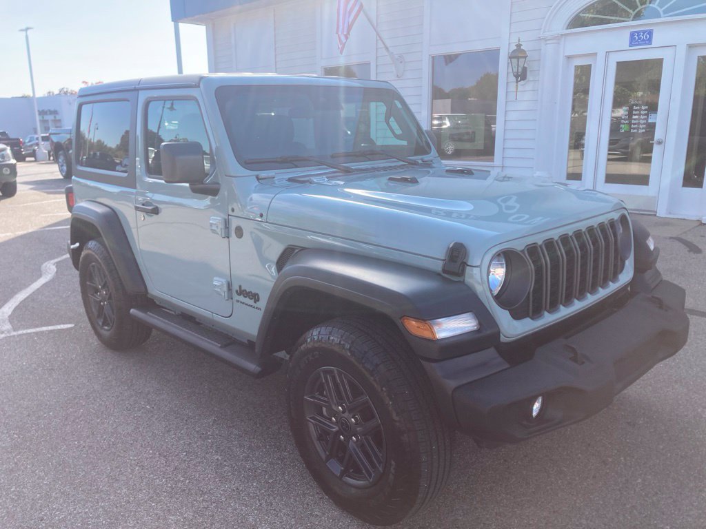 Used 2024 Jeep Wrangler Sport AWD/4WD image 3