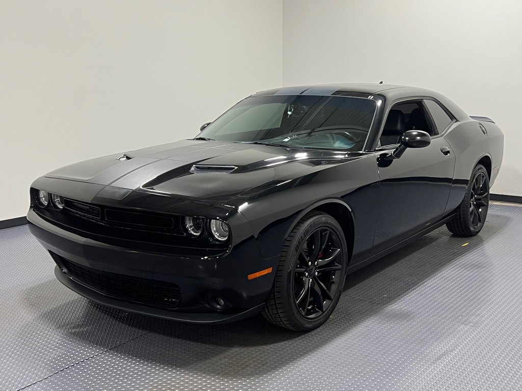 Used 2016 Dodge Challenger SXT Plus image 1