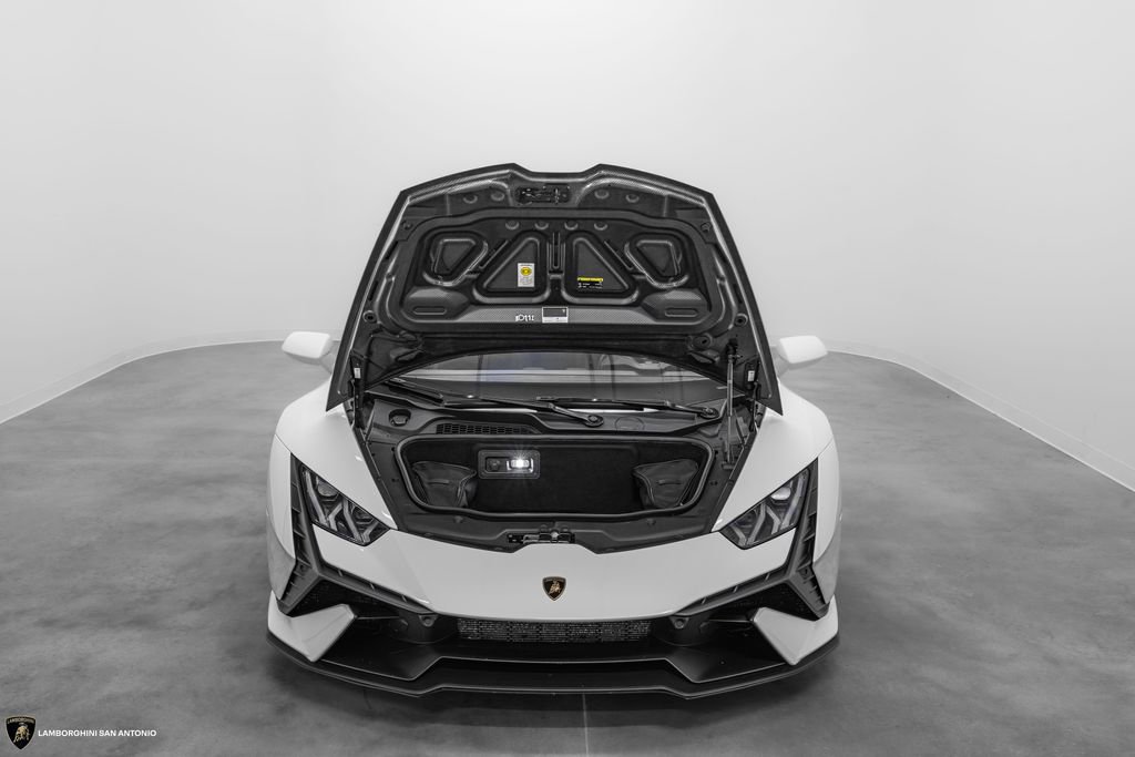 Used 2023 Lamborghini Huracan Tecnica image 12